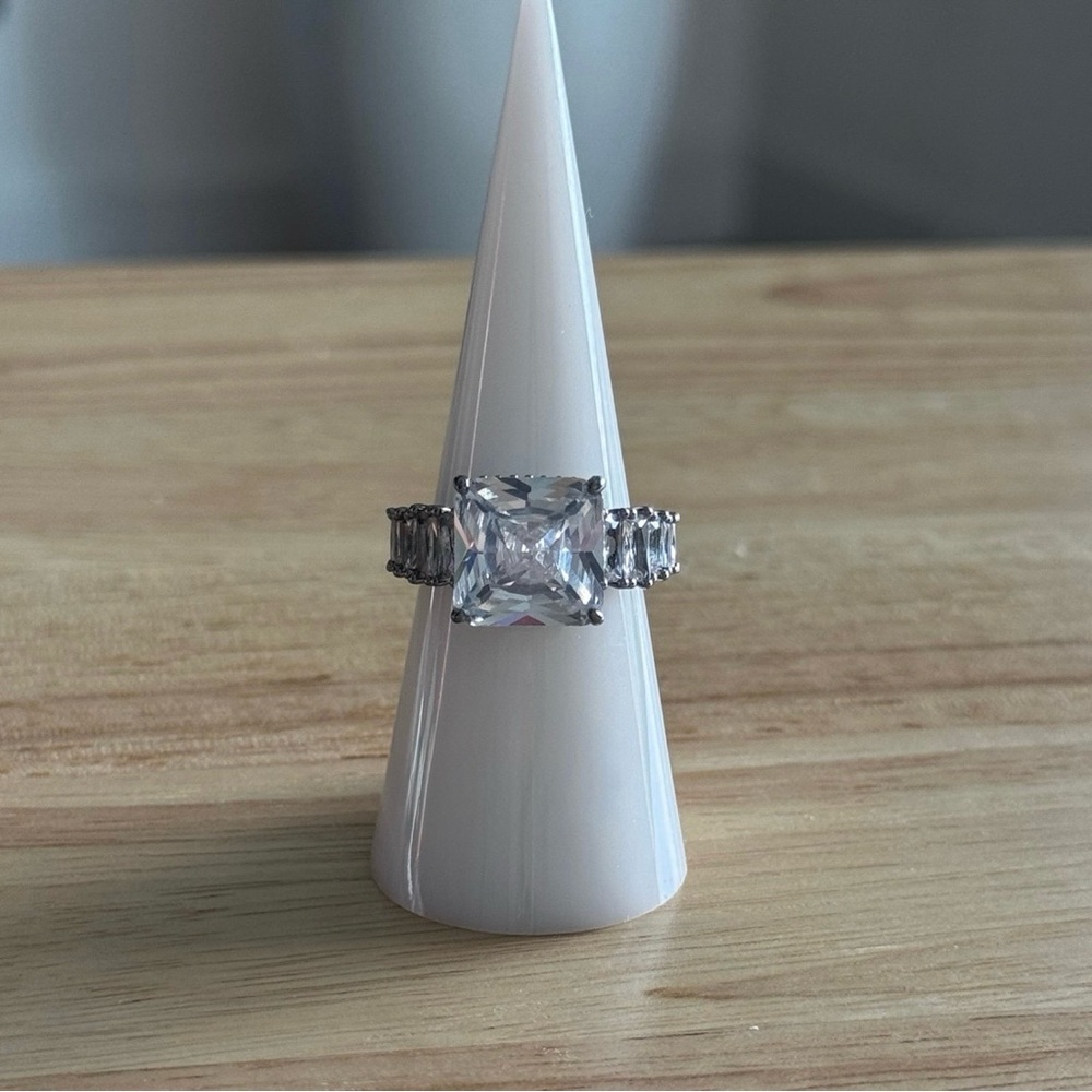 Bomb Party Shimmering Solstice ring size 6